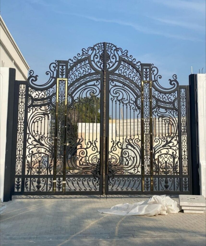 درب حیاط آهنی