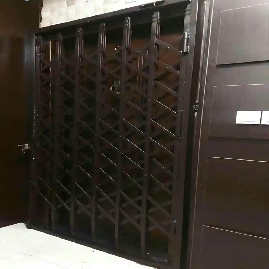 نصب درب آکاردئونی