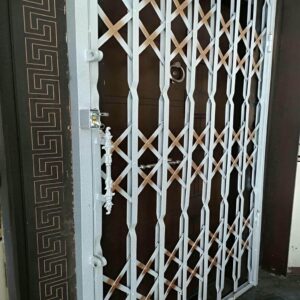 انواع حفاظ درب آپارتمان لولایی و کشویی