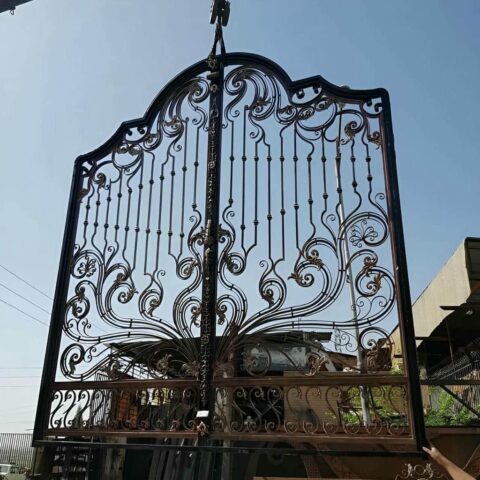 خرید درب آهنی ورودی ساختمان با طراحی مدرن و مقاوم