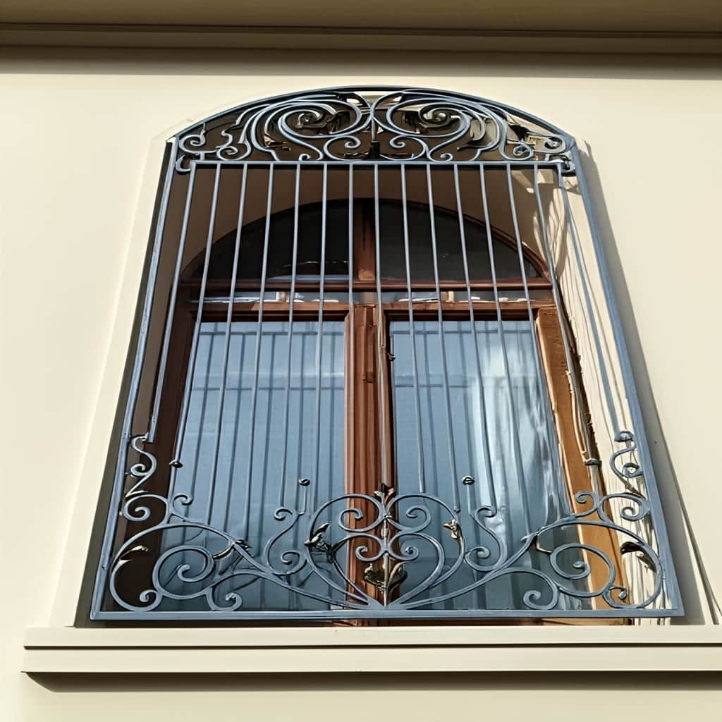 حفاظ پنجره در بندر انزلی