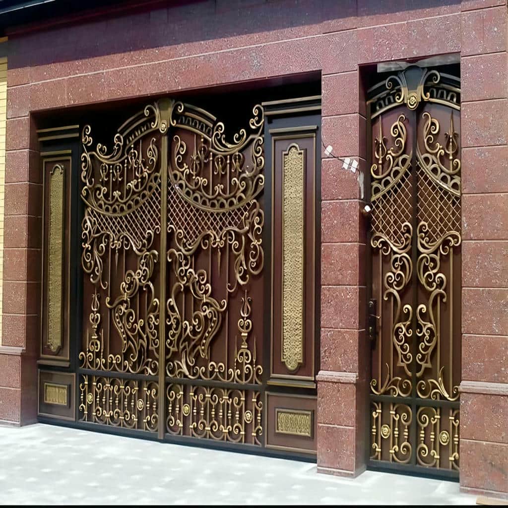 درب حیاط در گنبدکاووس