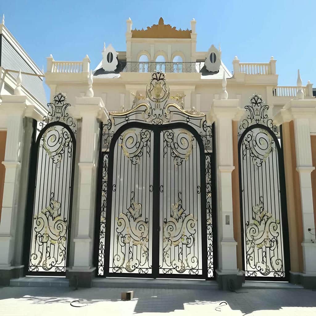 درب حیاط در رشت