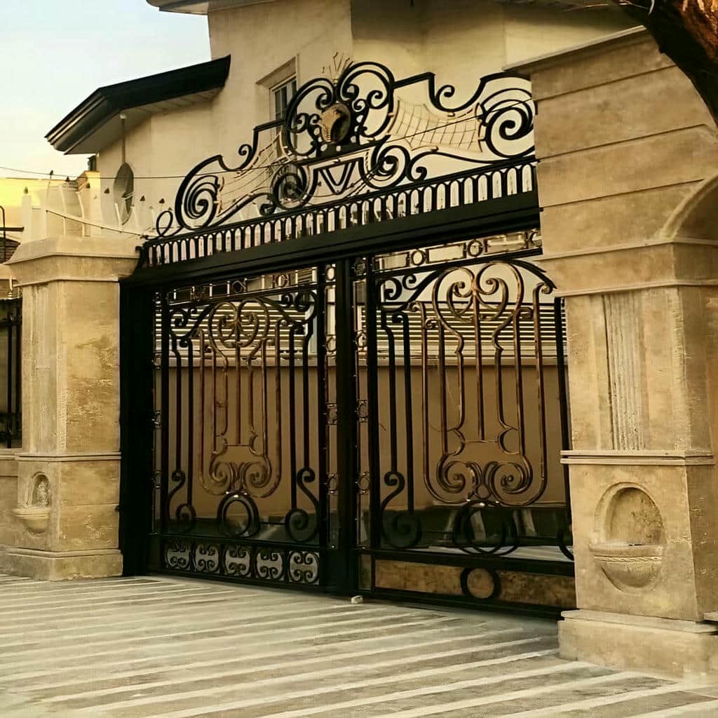 درب حیاط در رامسر