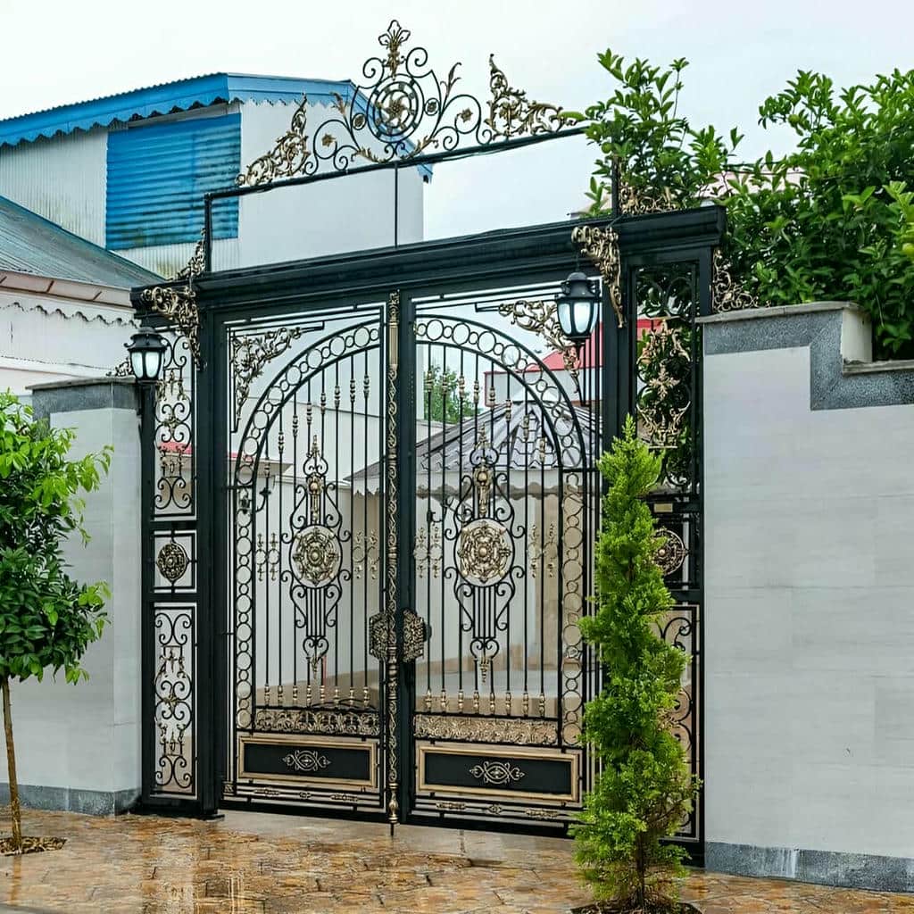 درب حیاط در ایرانشهر