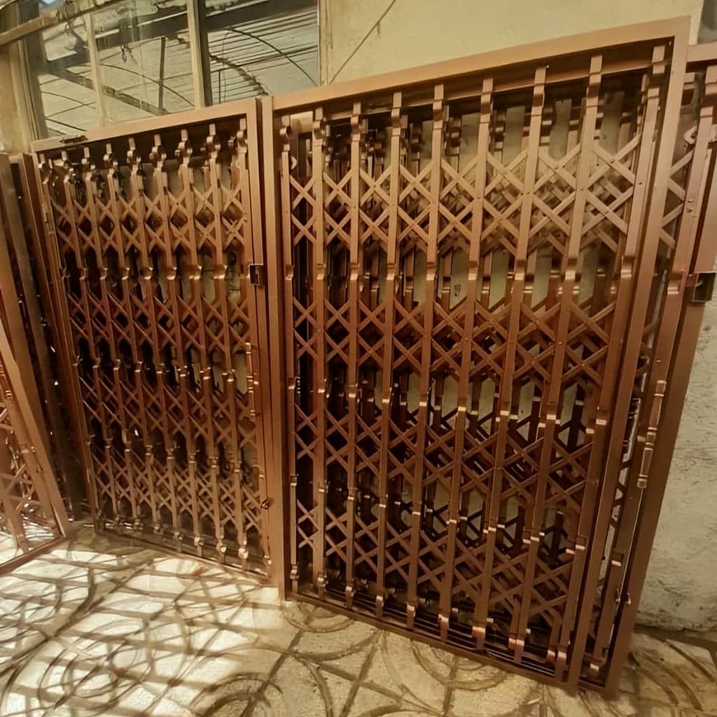 درب آکاردئونی در لواسان