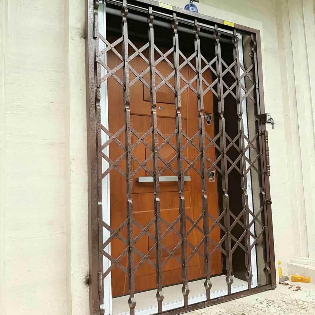 درب آکاردئونی در تبریز