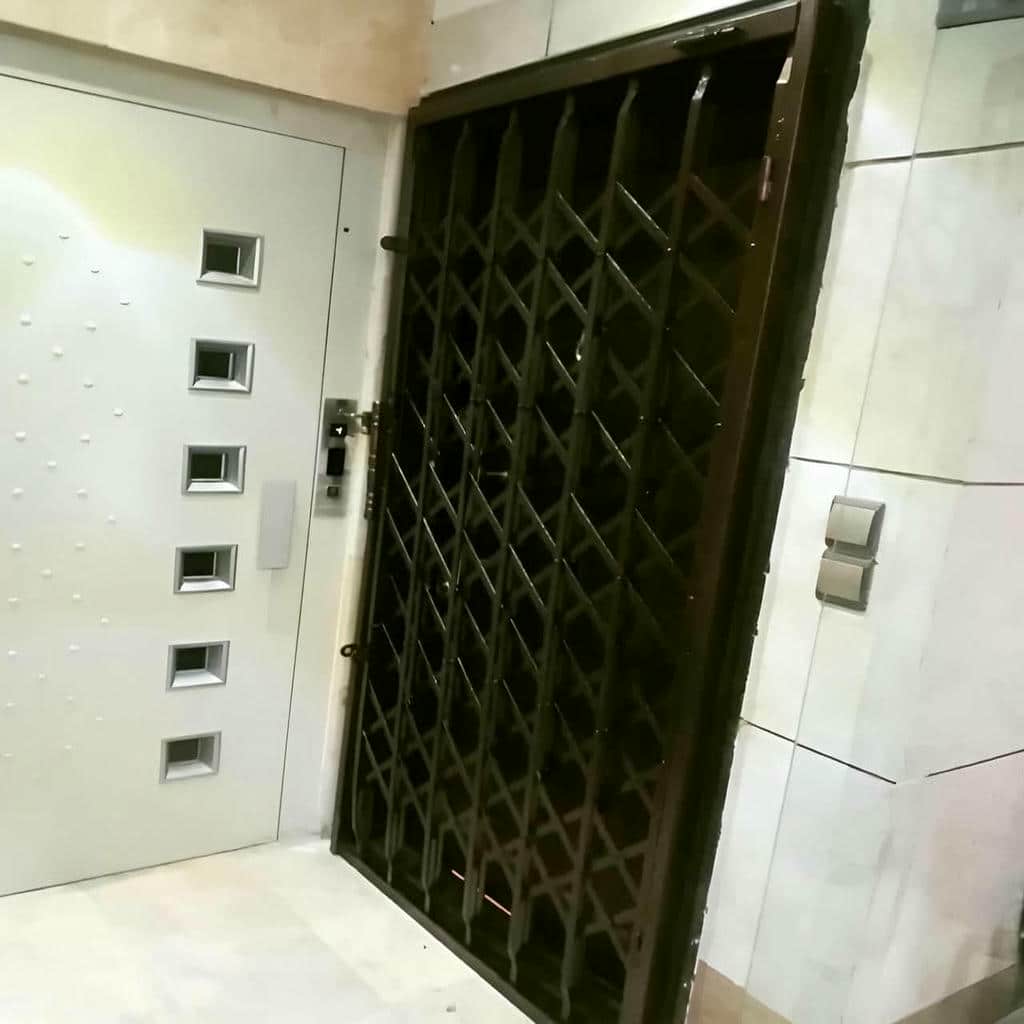 درب آکاردئونی در استان گیلان