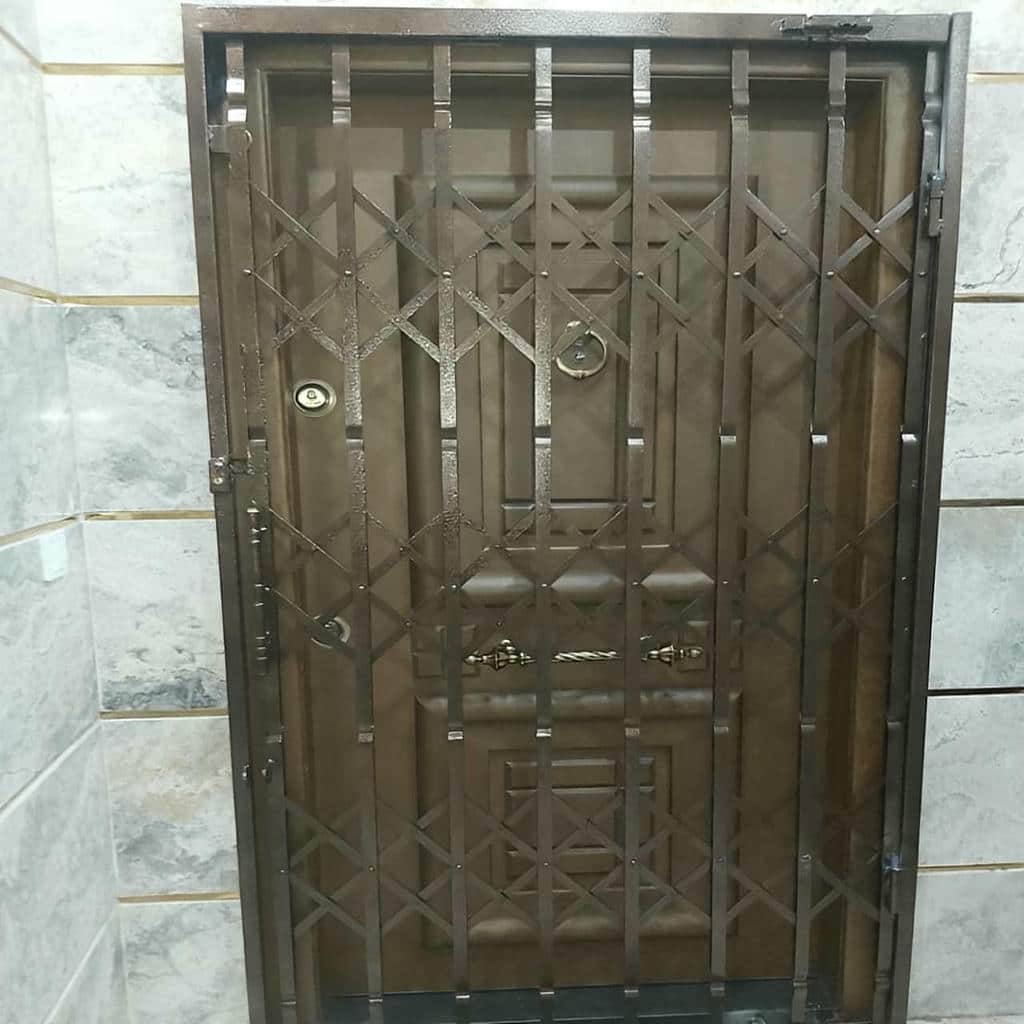 درب آکاردئونی در شهرکرد