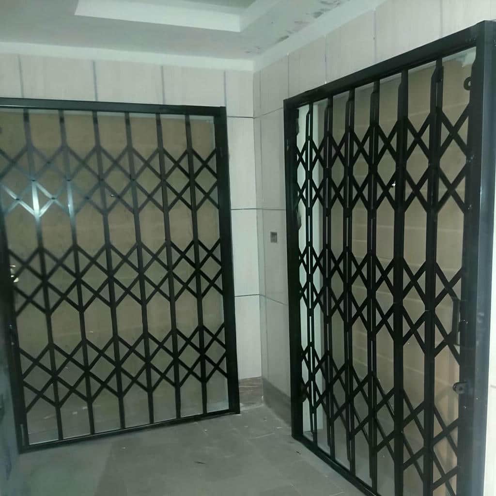 درب آکاردئونی در قزوین