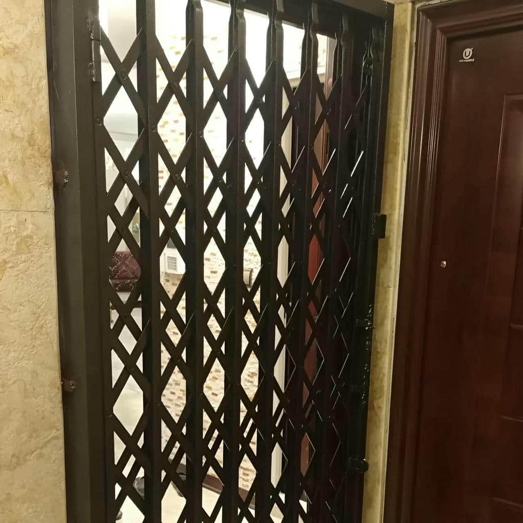 درب آکاردئونی در بیرجند