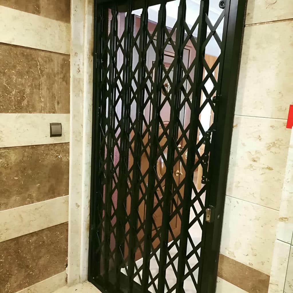 درب آکاردئونی در گنبدکاووس