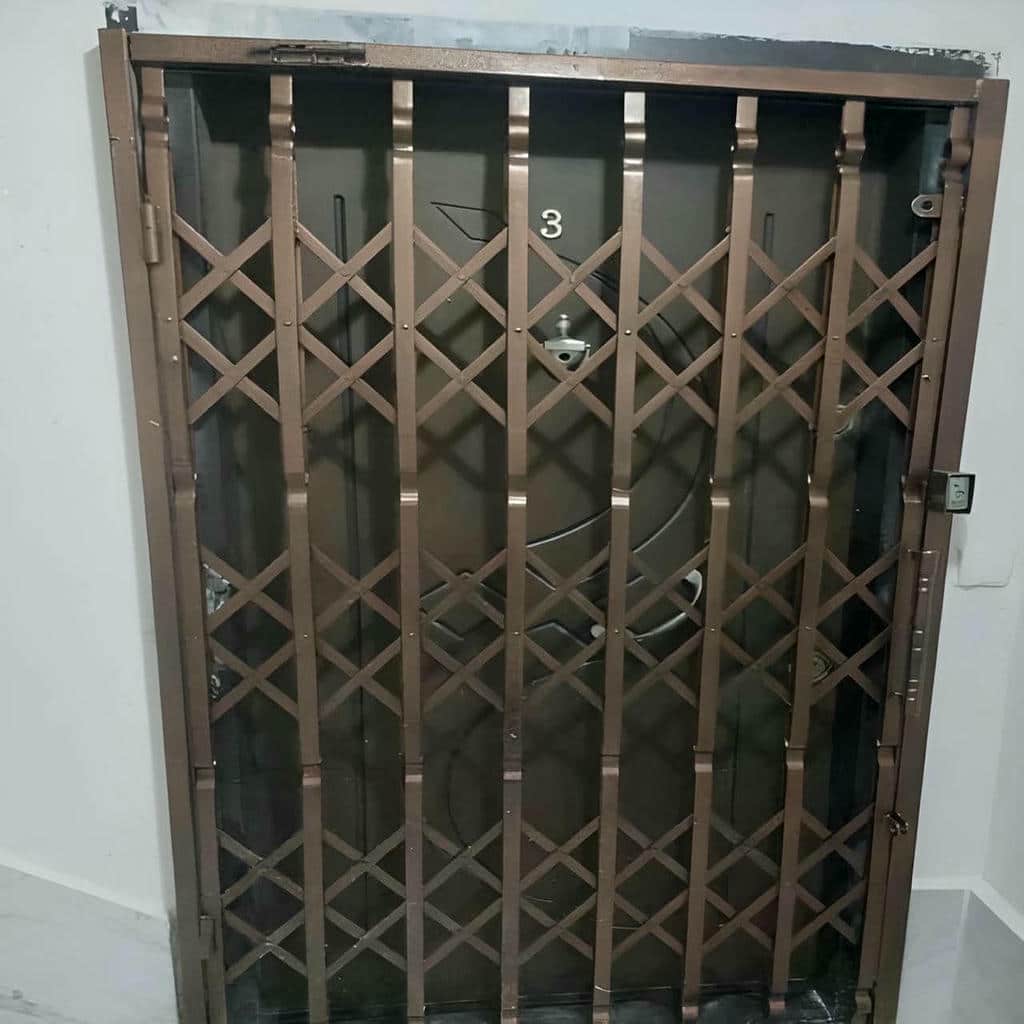 درب آکاردئونی در محمدشهر - تصویر 4