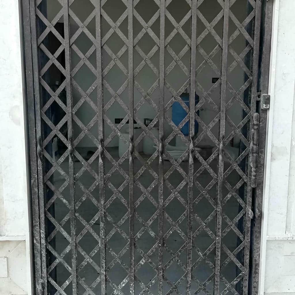 درب آکاردئونی در قائمشهر
