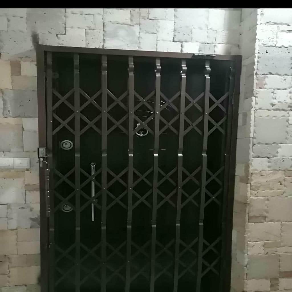 درب آکاردئونی در بندرعباس