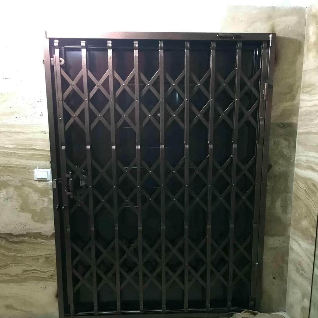 درب آکاردئونی در همدان