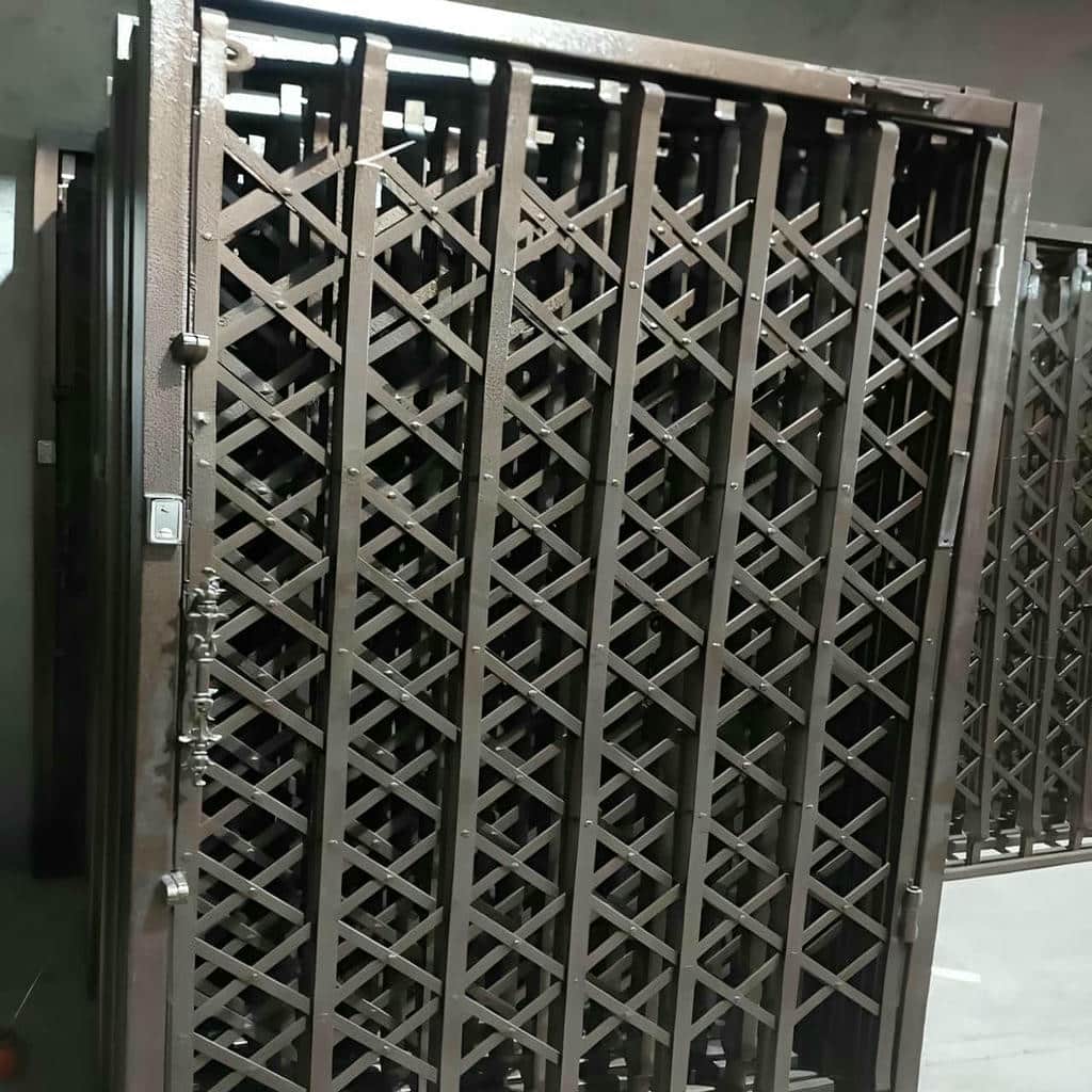 درب آکاردئونی در یاسوج