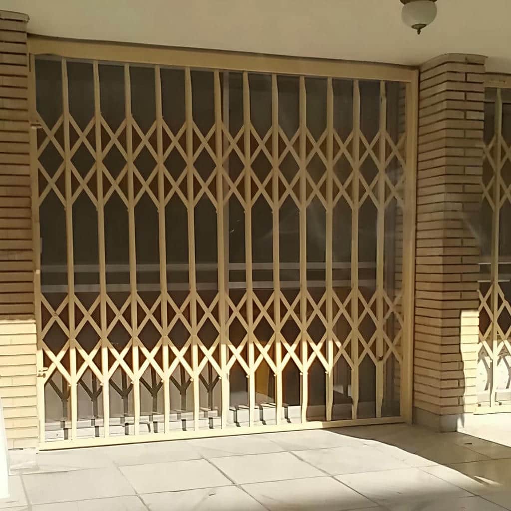 درب آکاردئونی در لواسان