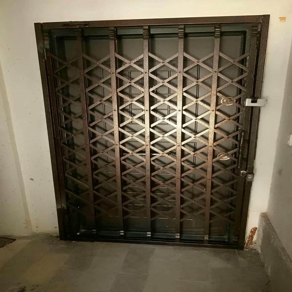 درب آکاردئونی در لواسان