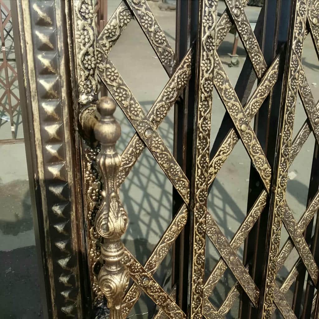 درب آکاردئونی در نوشهر