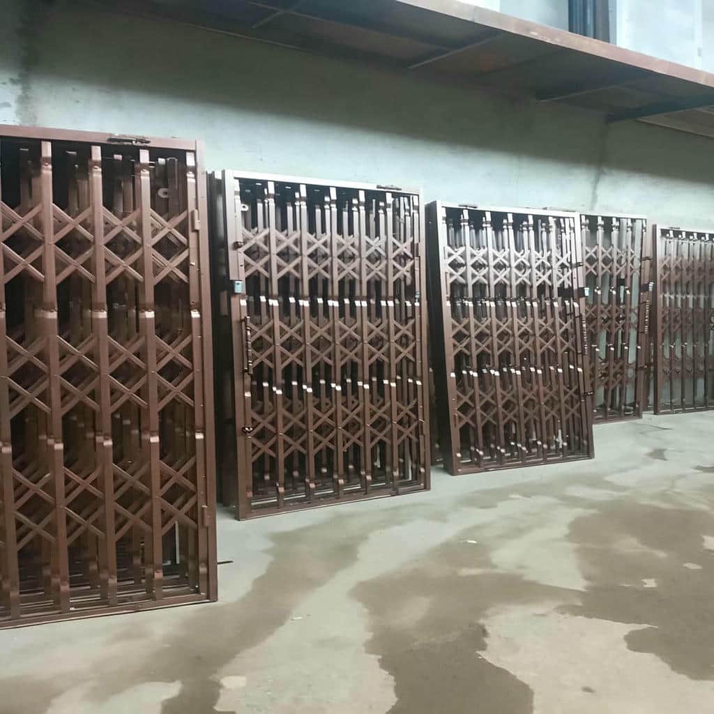 درب آکاردئونی در محمودآباد