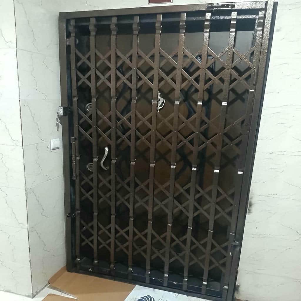 درب آکاردئونی در ساوه