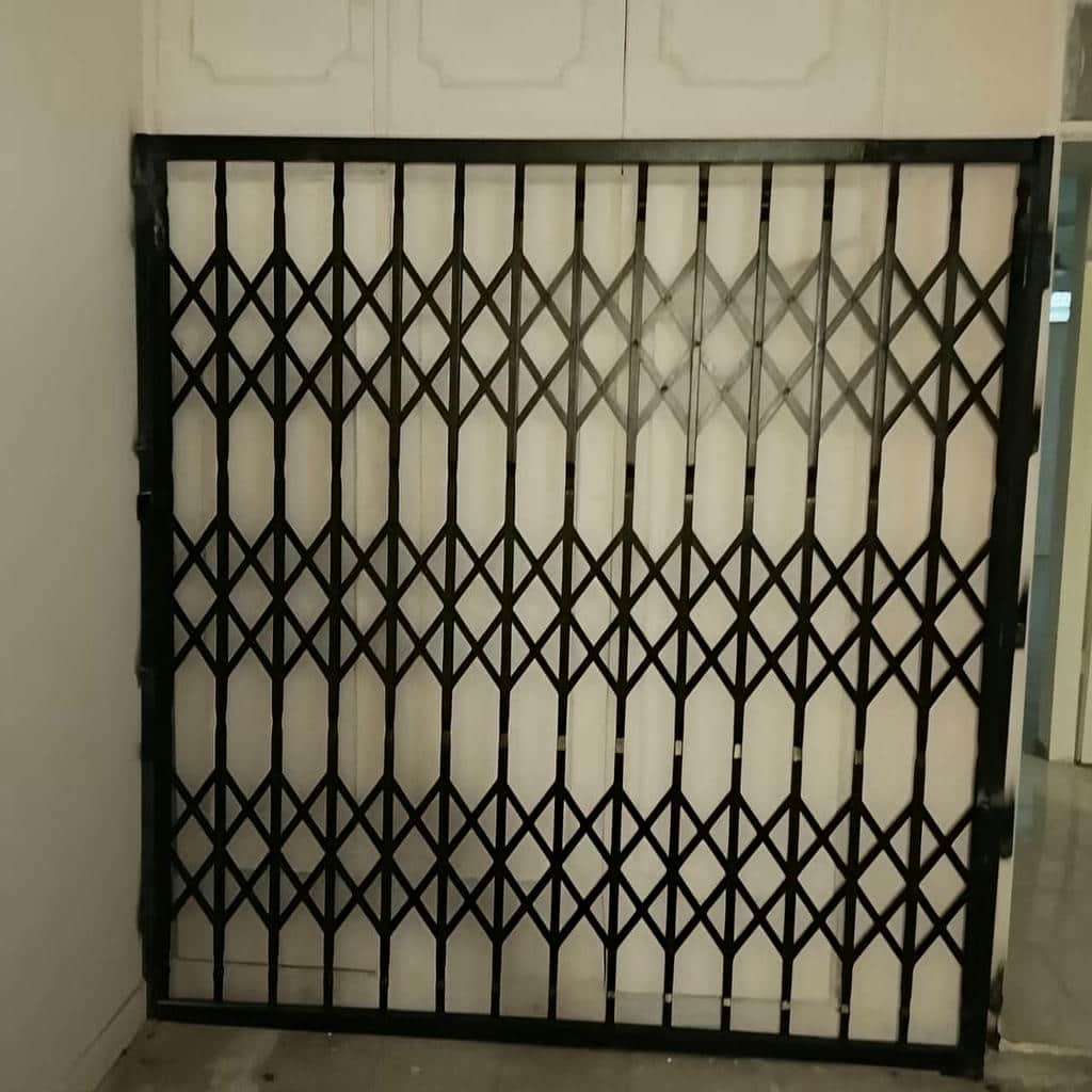 درب آکاردئونی در اردبیل