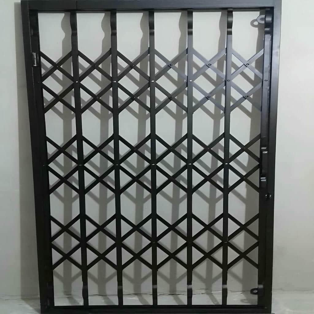 درب آکاردئونی در سیرجان