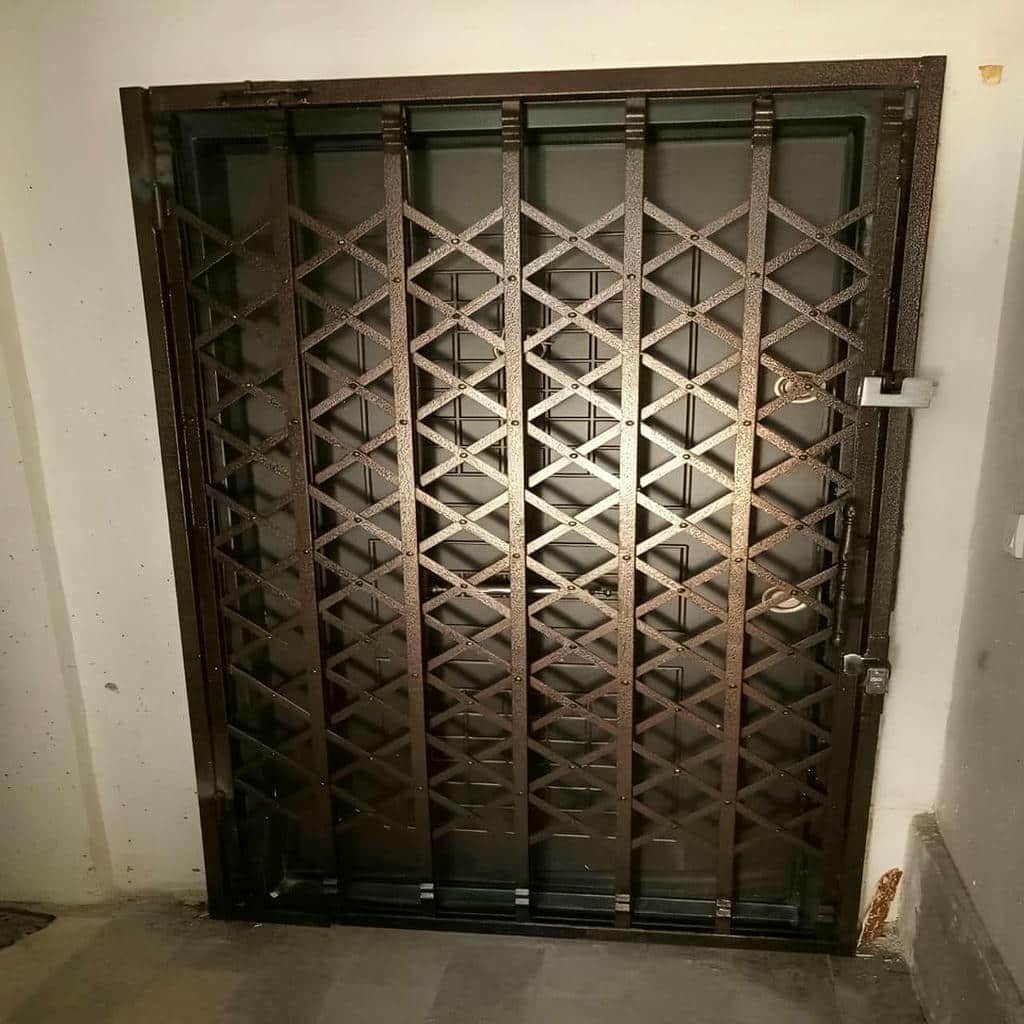 درب آکاردئونی در مهرشهر کرج