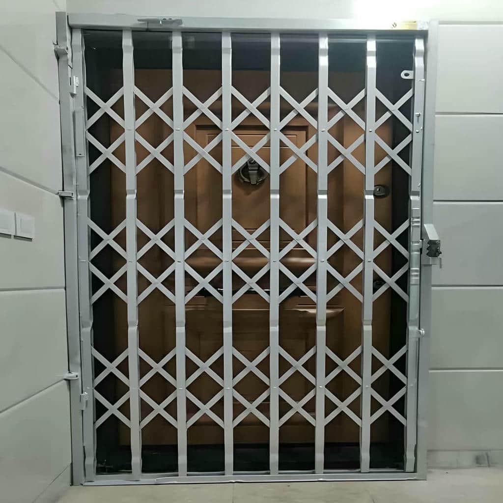 درب آکاردئونی در سمنان