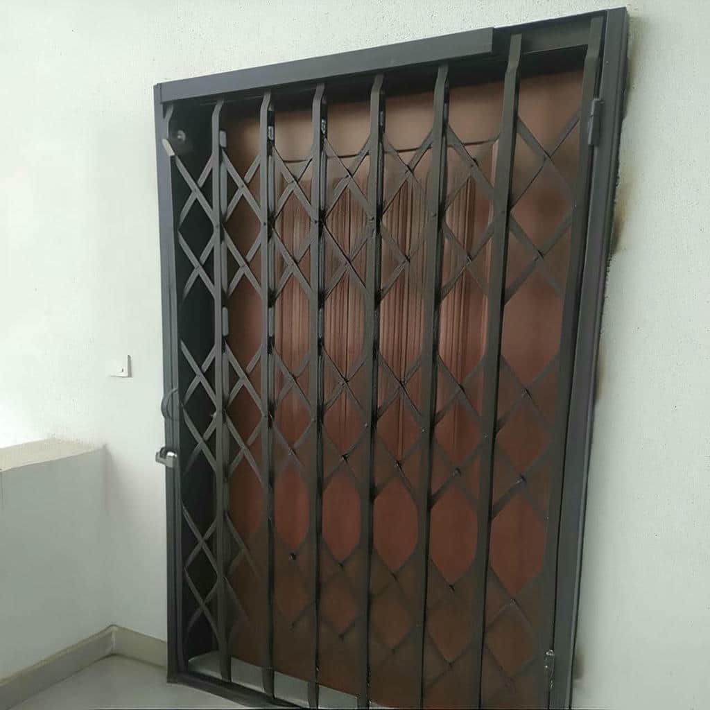 درب آکاردئونی در زاهدان درب آکاردئونی در زاهدان