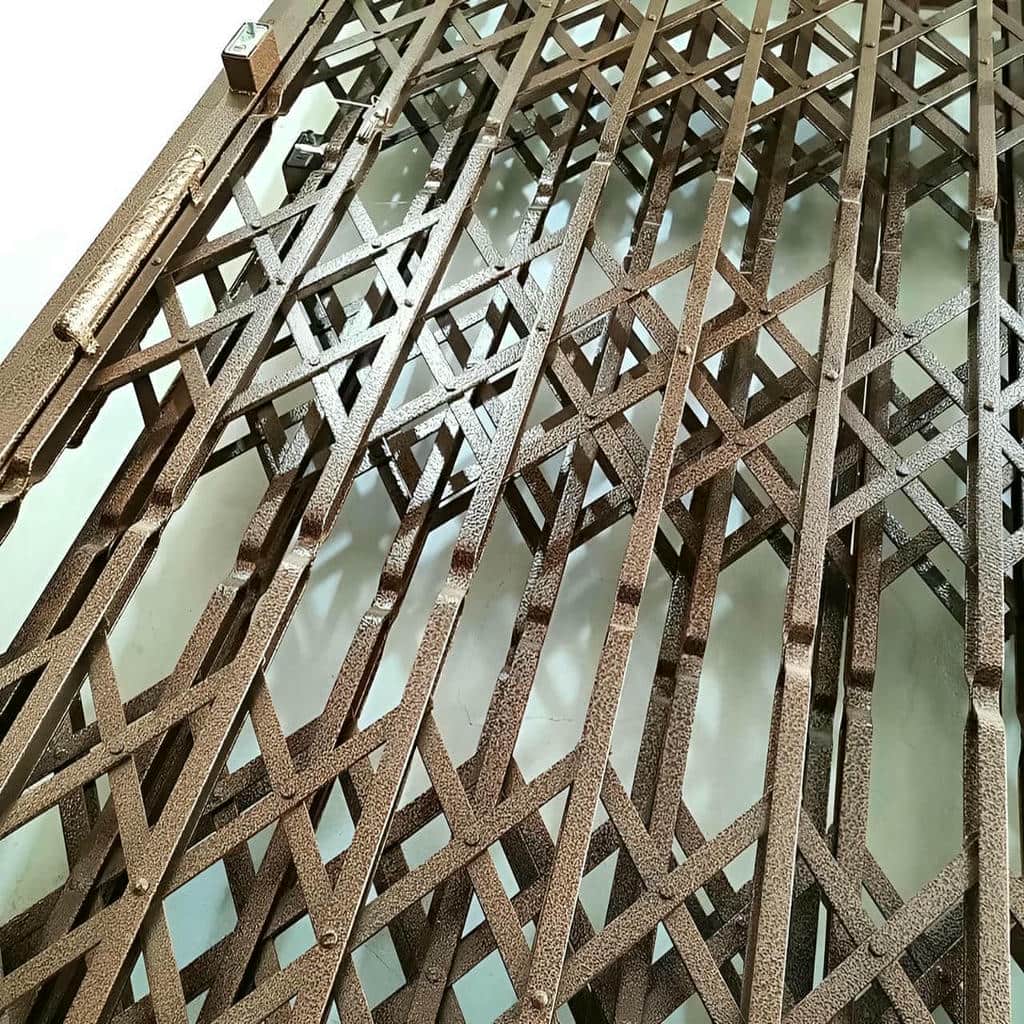 درب آکاردئونی در اهواز