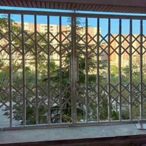 درب آکاردئونی در پردیس