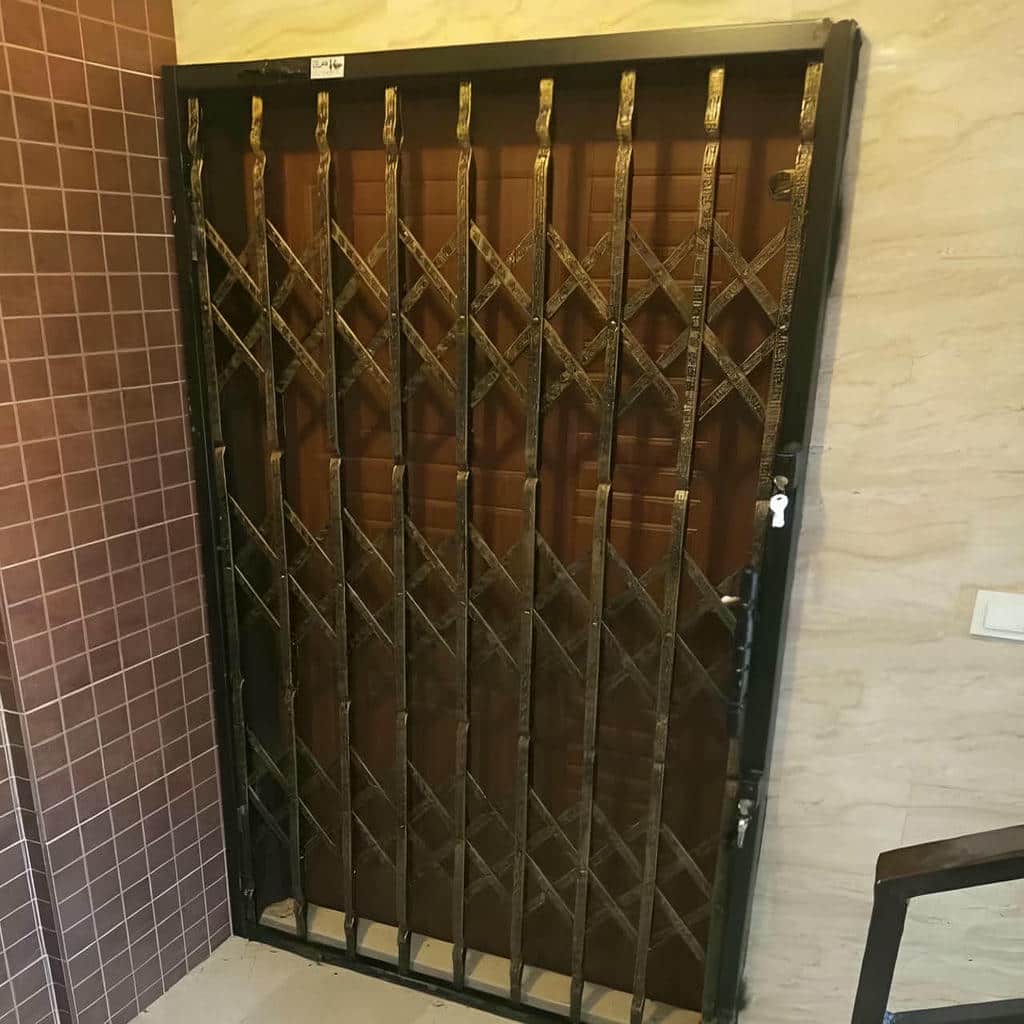 درب آکاردئونی در شیراز