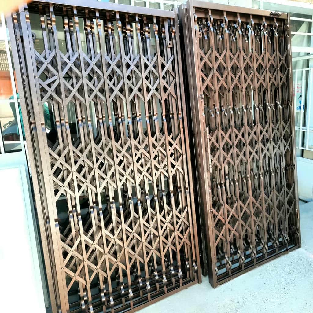 درب آکاردئونی در اصفهان