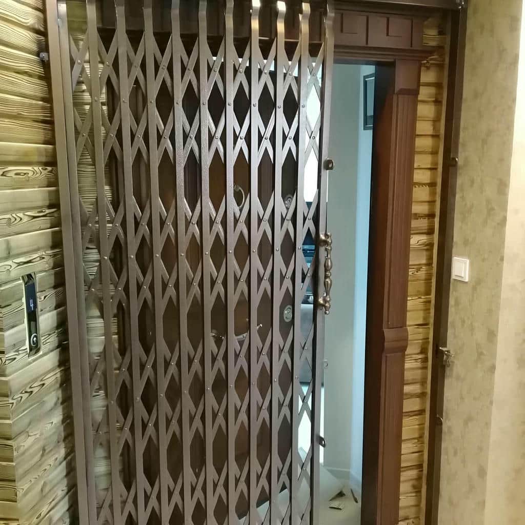 درب آکاردئونی در یاسوج