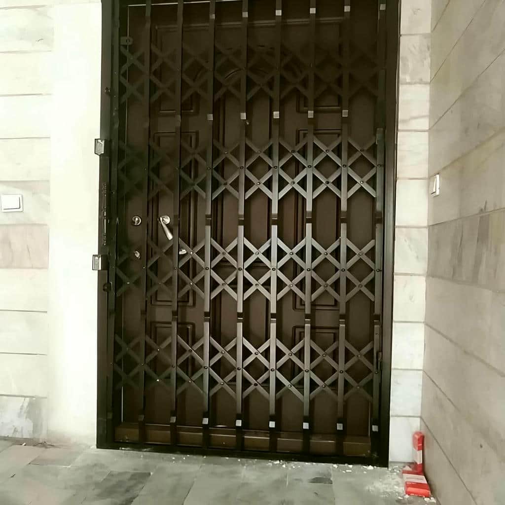 درب آکاردئونی در استان خوزستان