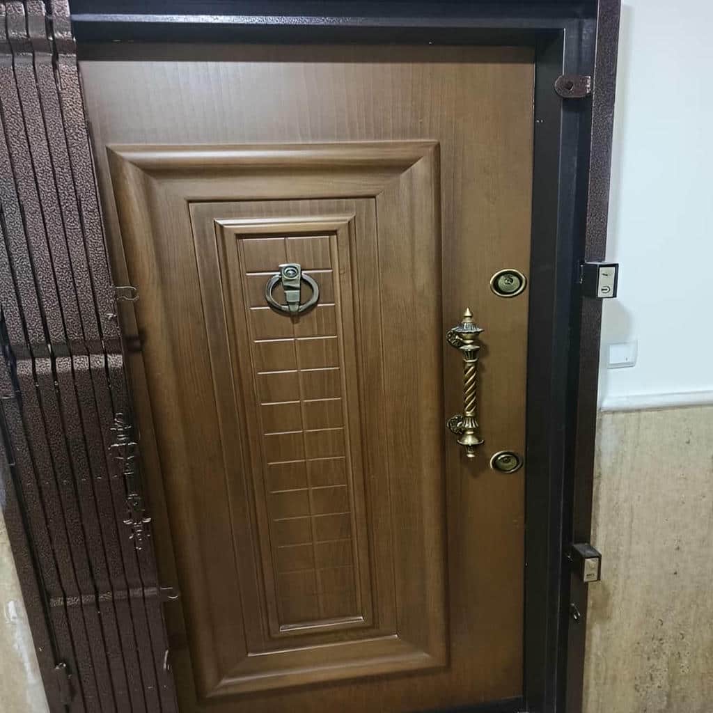 درب آکاردئونی در سیرجان