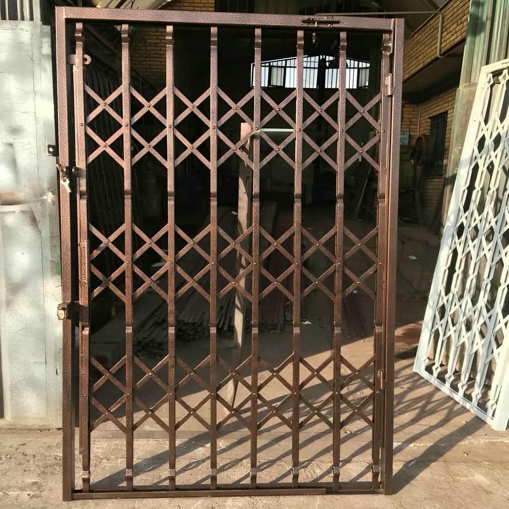 درب آکاردئونی در نیشابور - تصویر 4