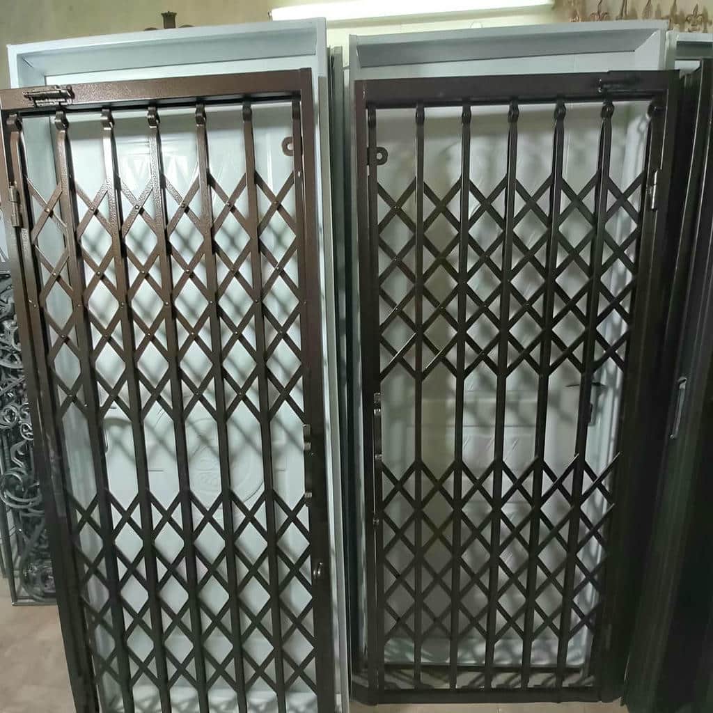 درب آکاردئونی در لواسان