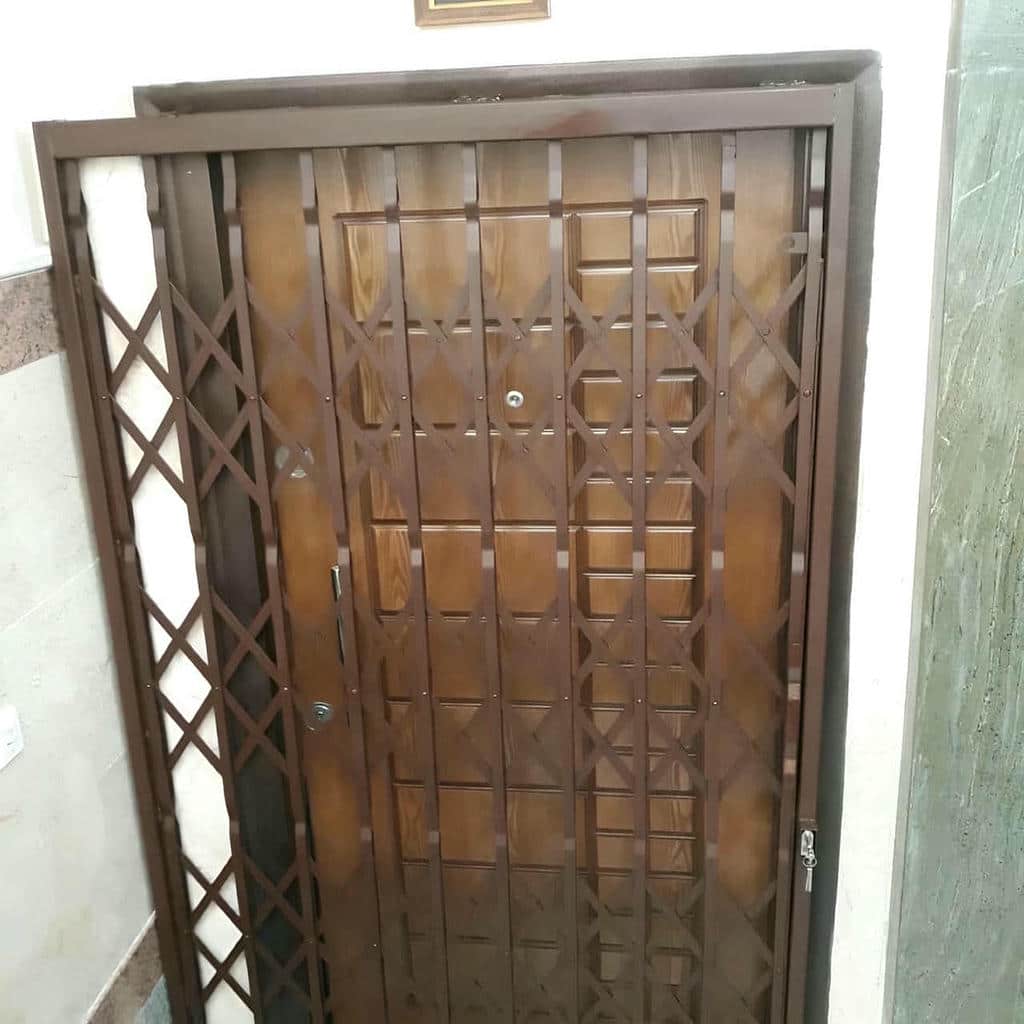 درب آکاردئونی در خرم آباد