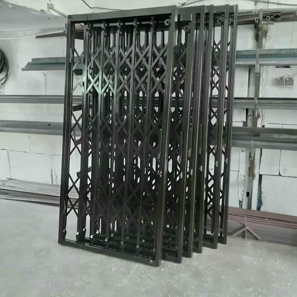 درب آکاردئونی در سیرجان