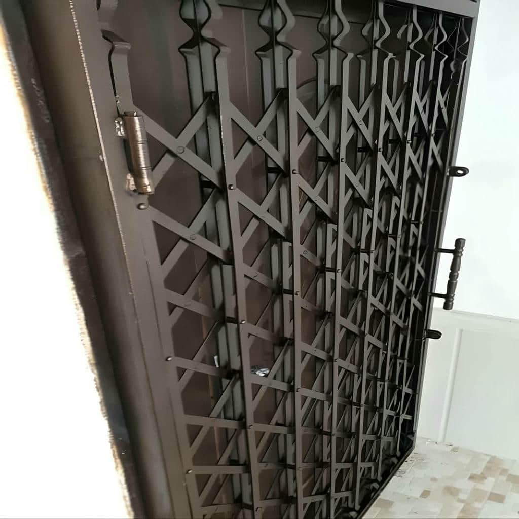 درب آکاردئونی در اراک - تصویر 3