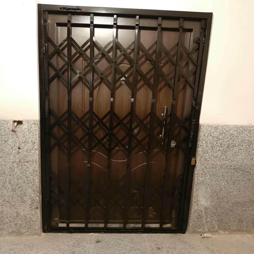 درب آکاردئونی در تبریز
