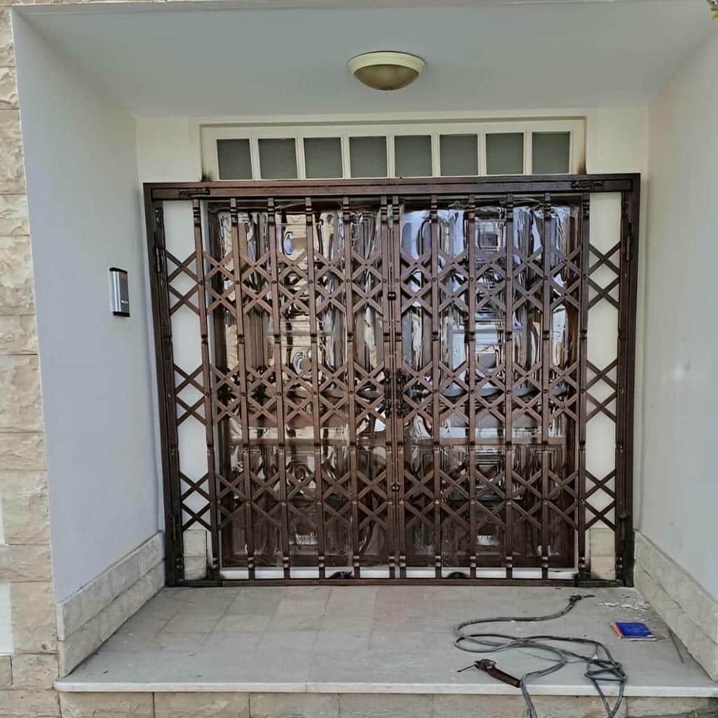 درب آکاردئونی در کاشان