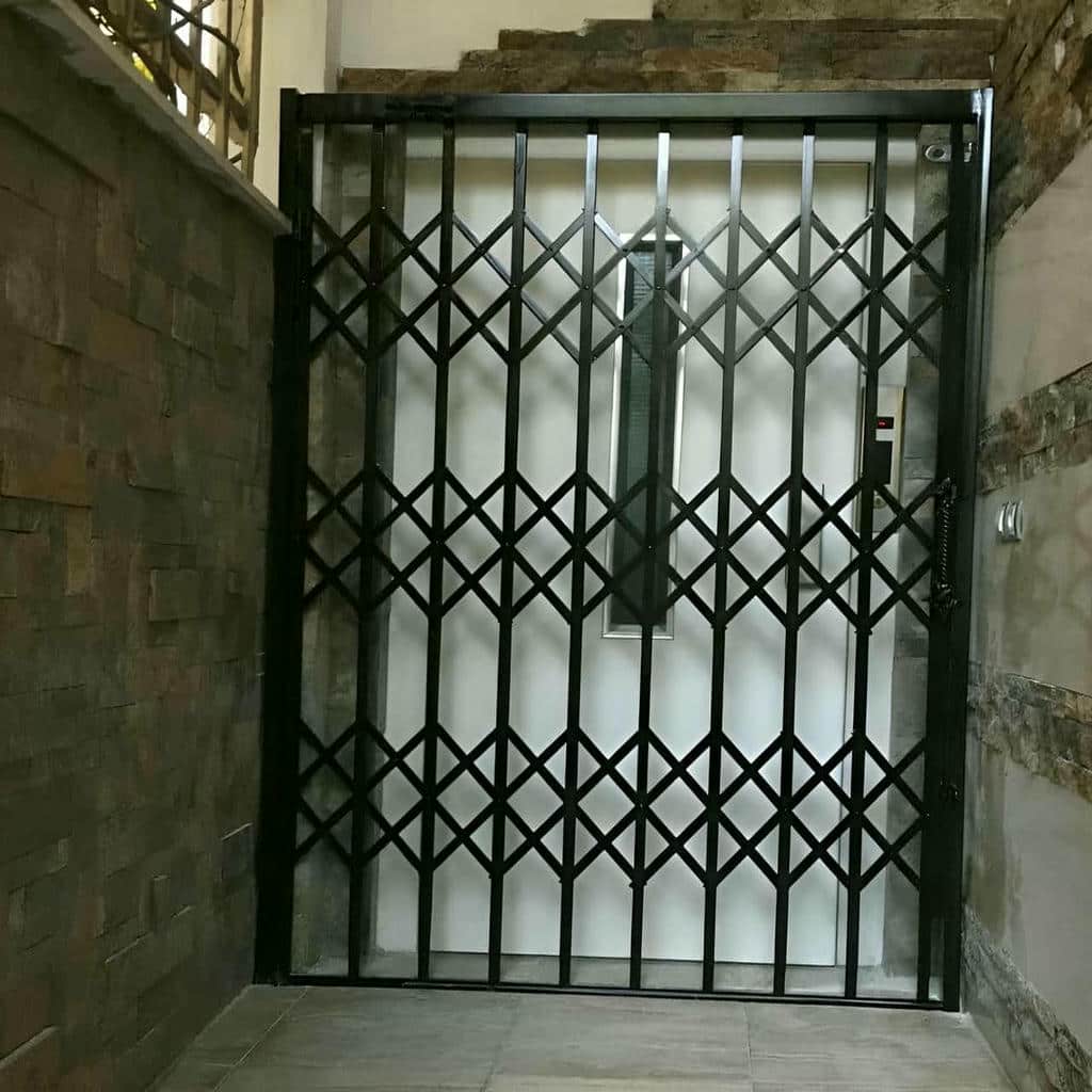 درب آکاردئونی در چالوس
