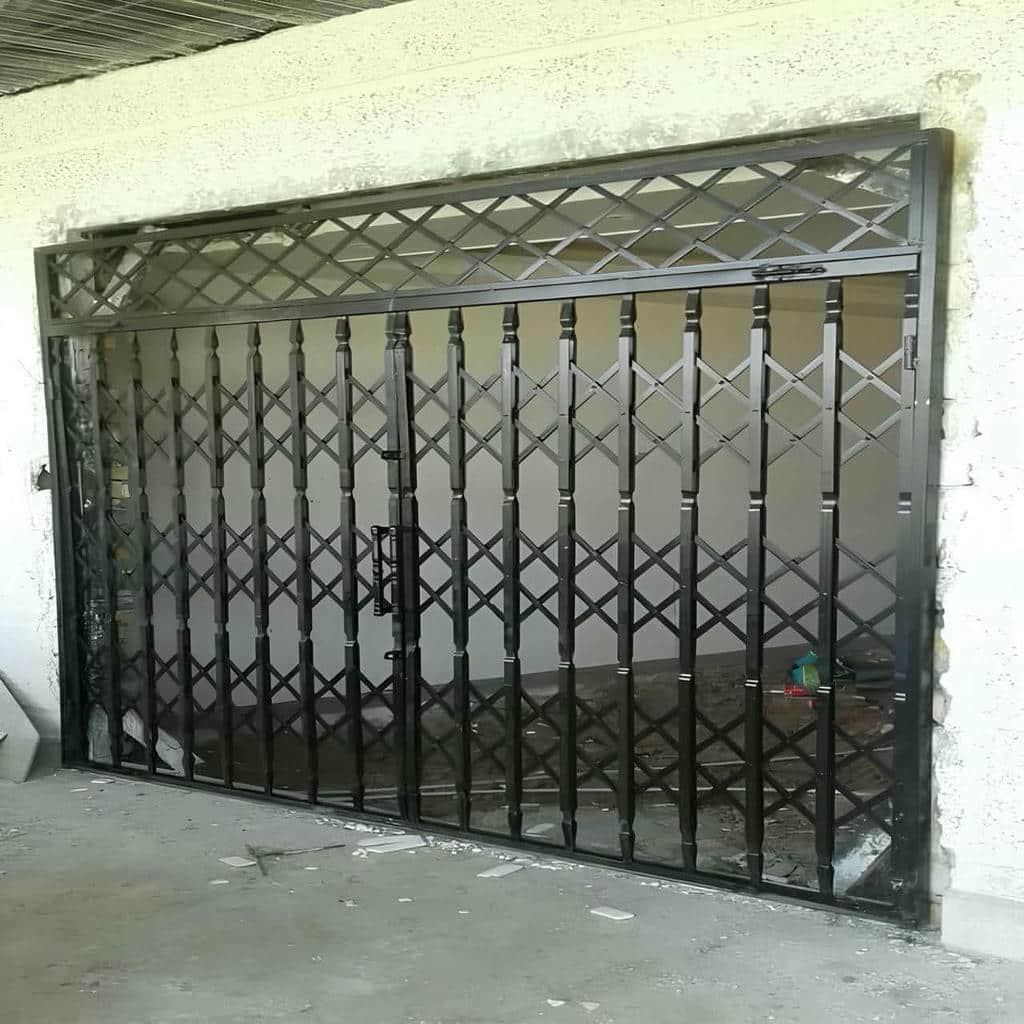 درب آکاردئونی در اراک