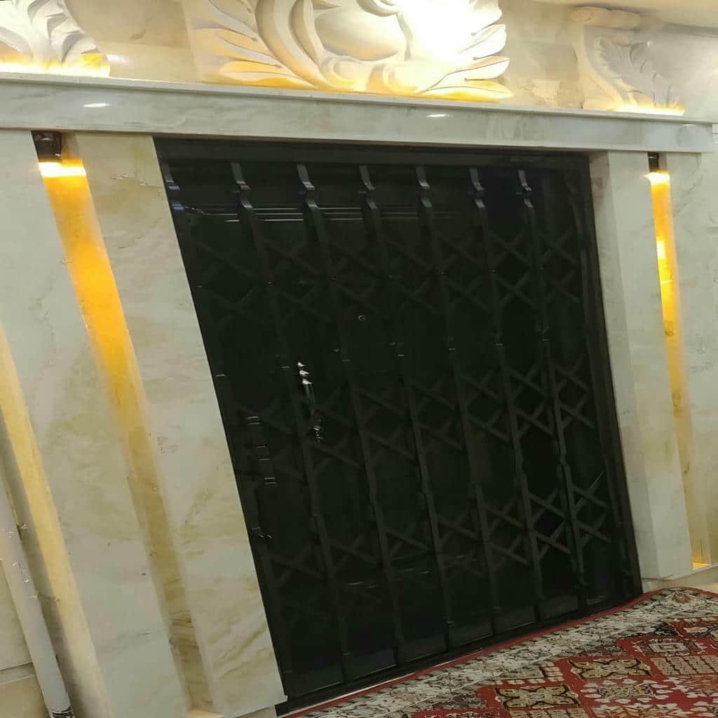 درب آکاردئونی در فیروزکوه