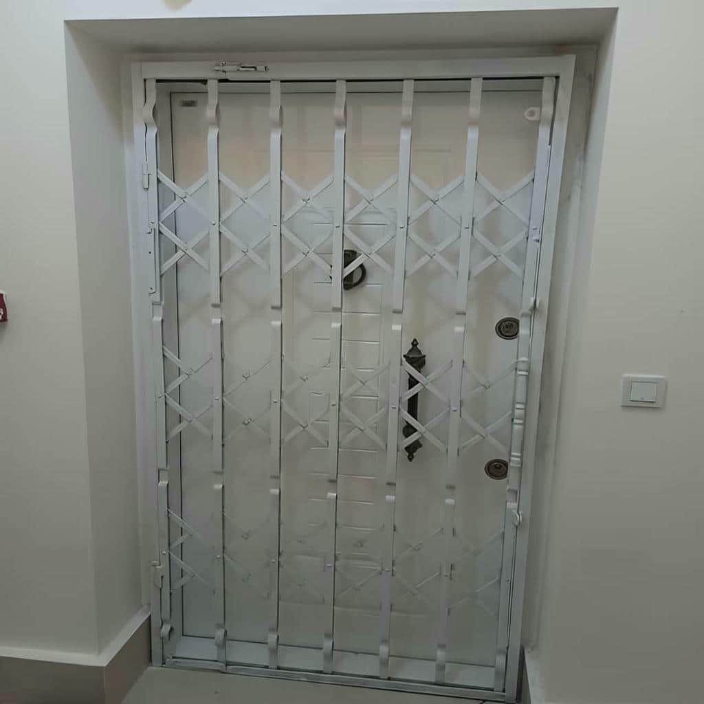 درب آکاردئونی در کرمان