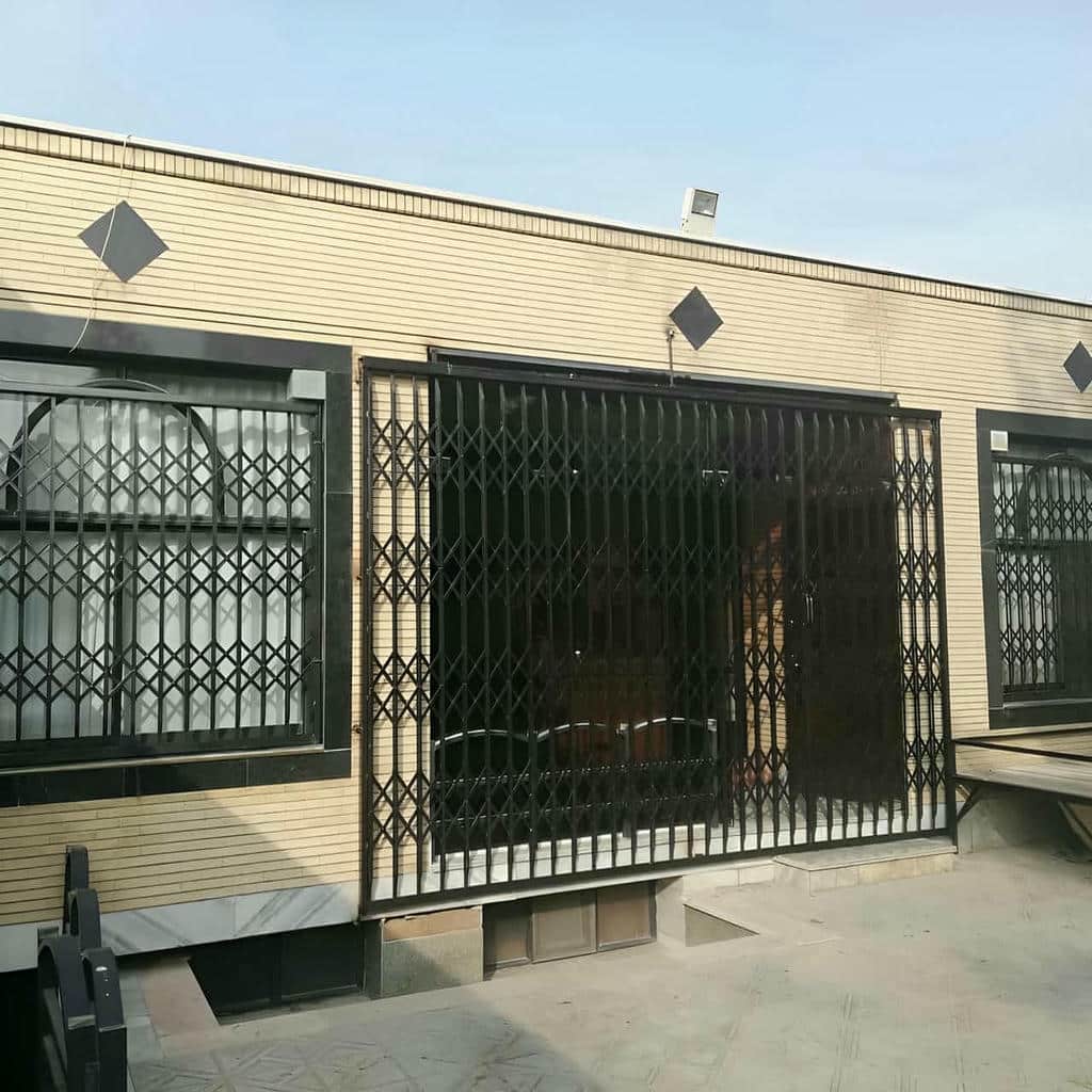 درب آکاردئونی در ساری
